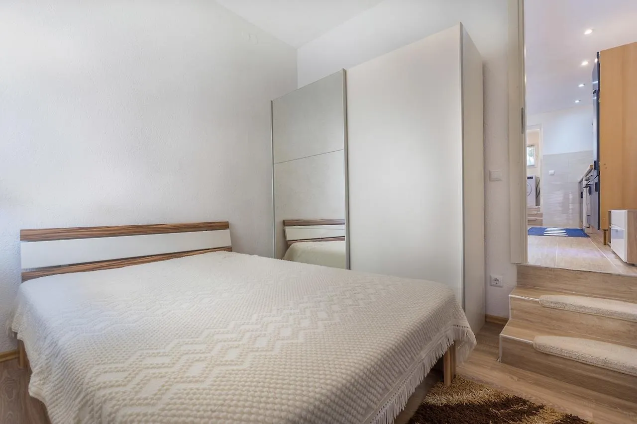 Apartment Arena Póla