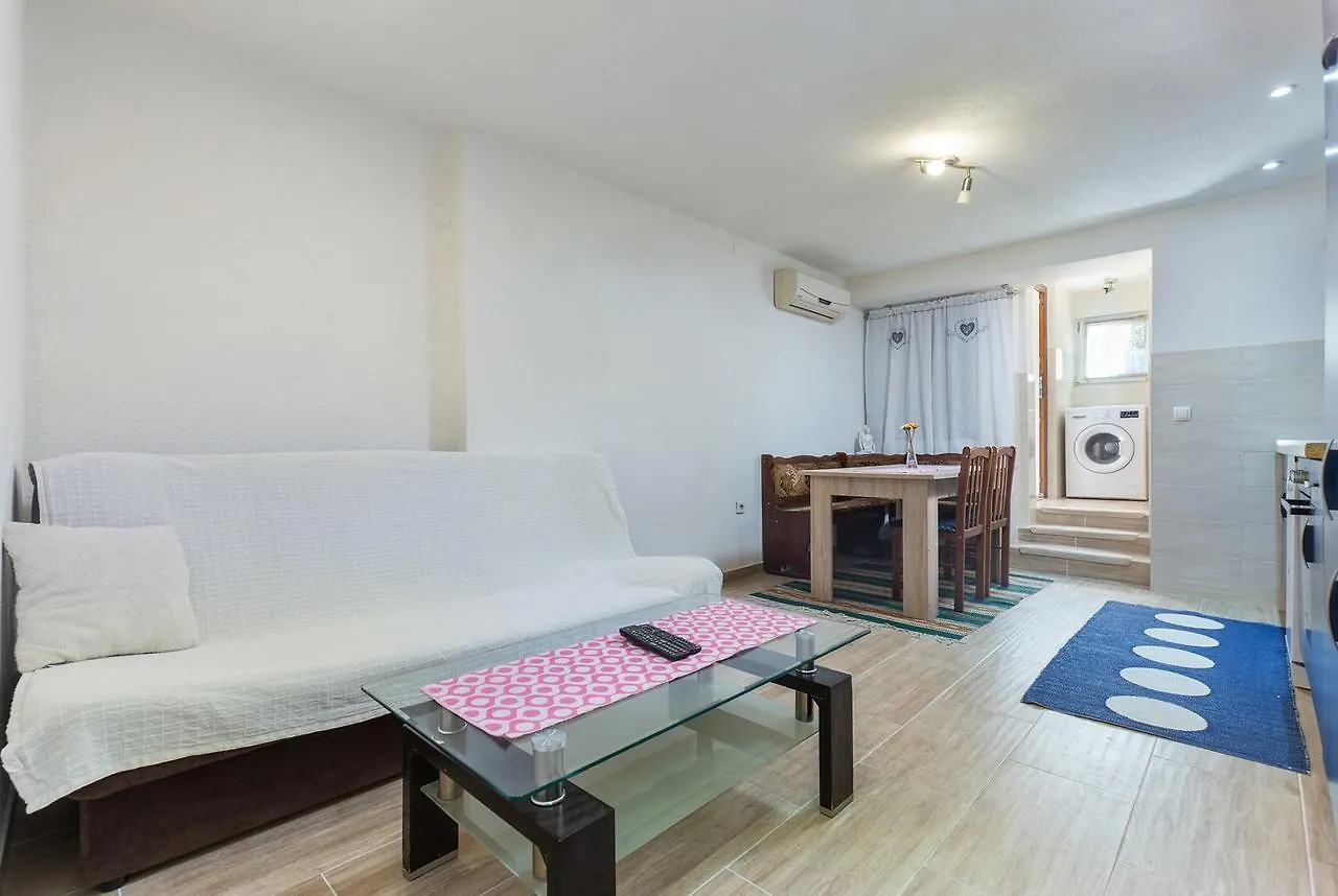 Apartment Arena elérhetőségei