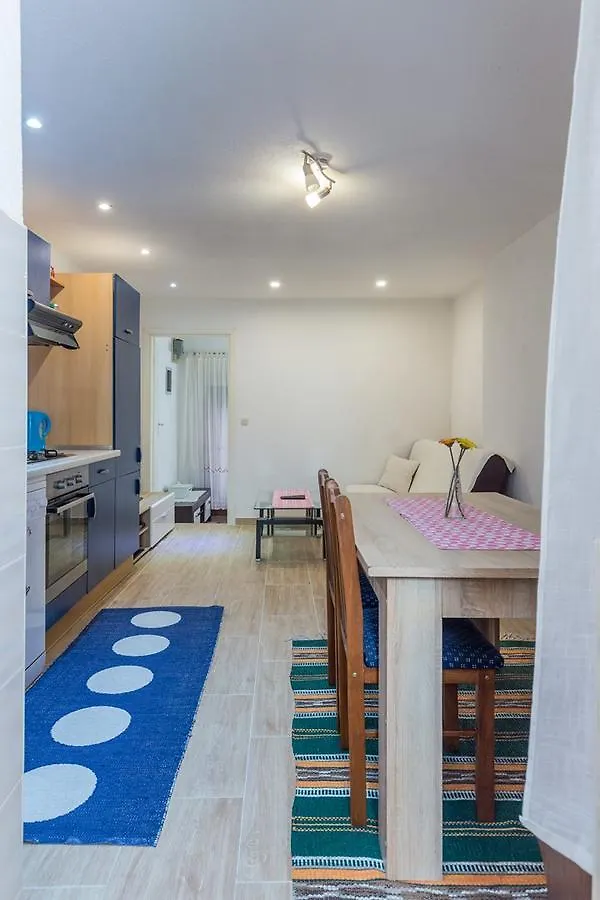Apartment Arena Póla
